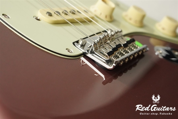 VINTERA ’60S STRATOCASTER MODIFIED - Burgundy Mist Metallic
